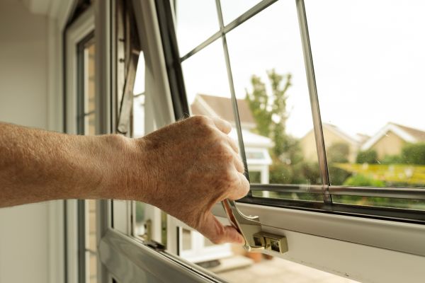 Window Hinge Repair in Pasadena